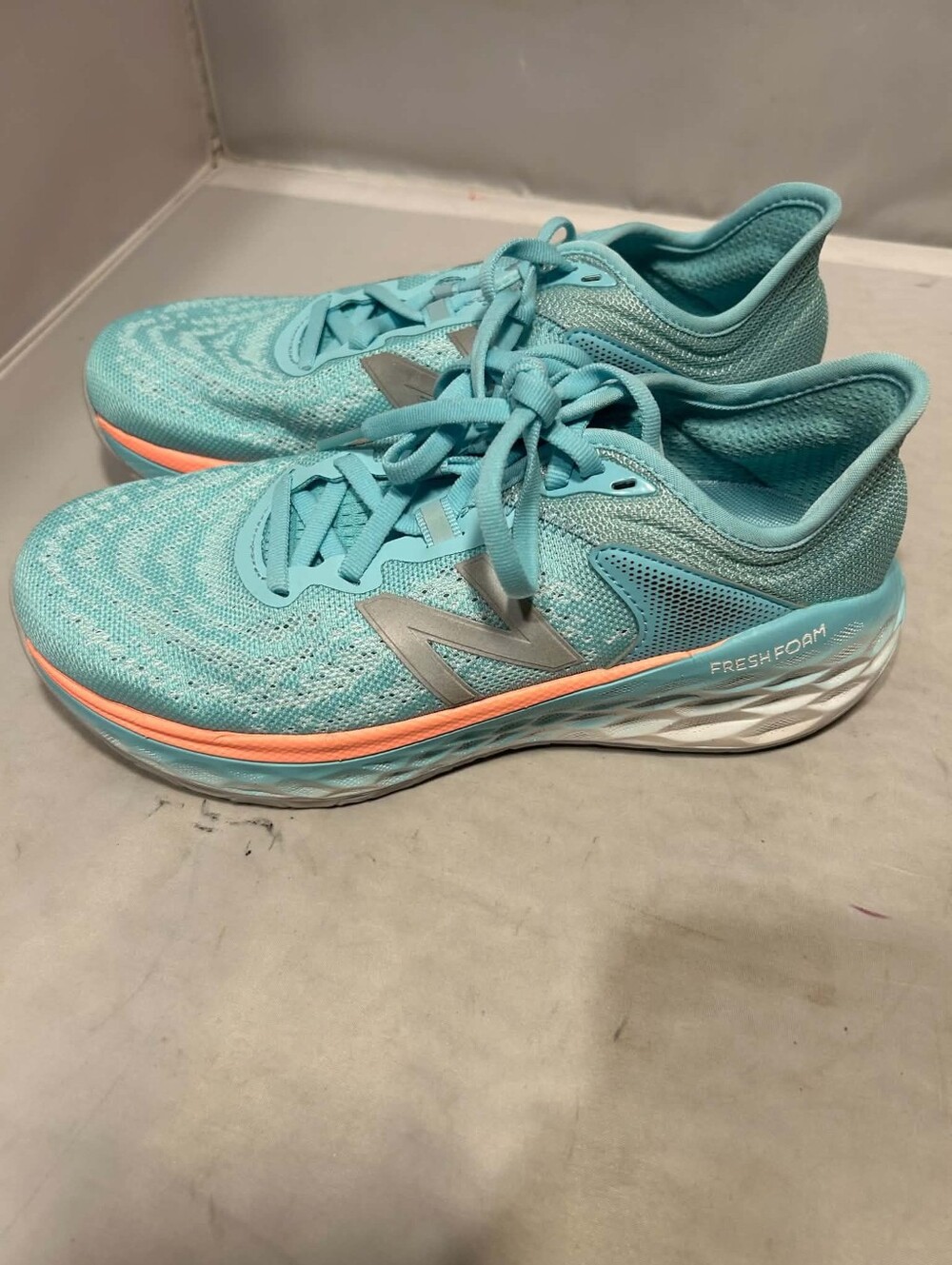 New Balance Fresh Foam More V2 Sea Salt/Newport Blue Sole Running Shoe 7 Womens